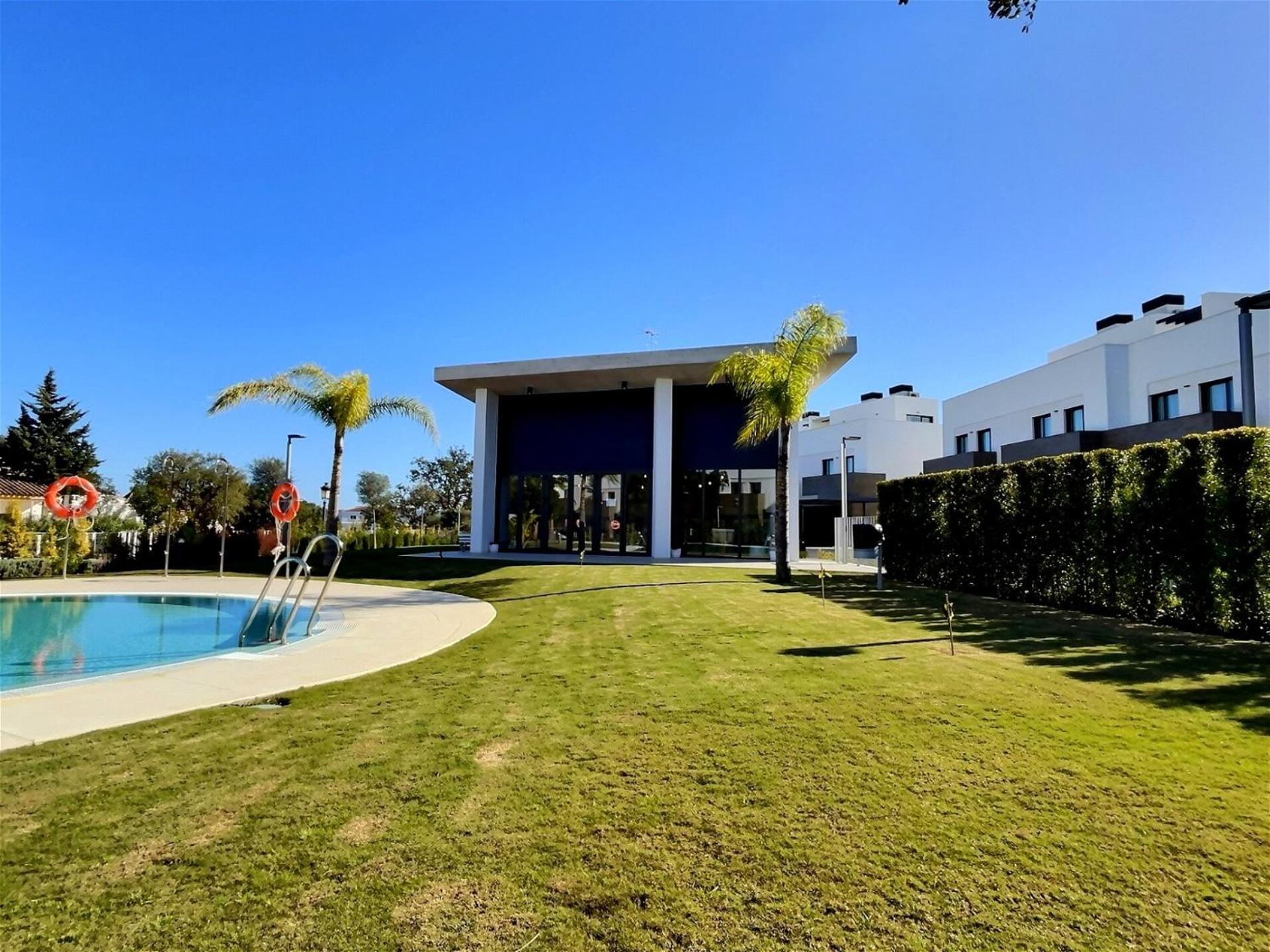Ferienhaus Golf Club, Step Into Elegance With 3-bedroom Luxury Modern Townhouse Close To Sotogrande San Roque (Andalucia)