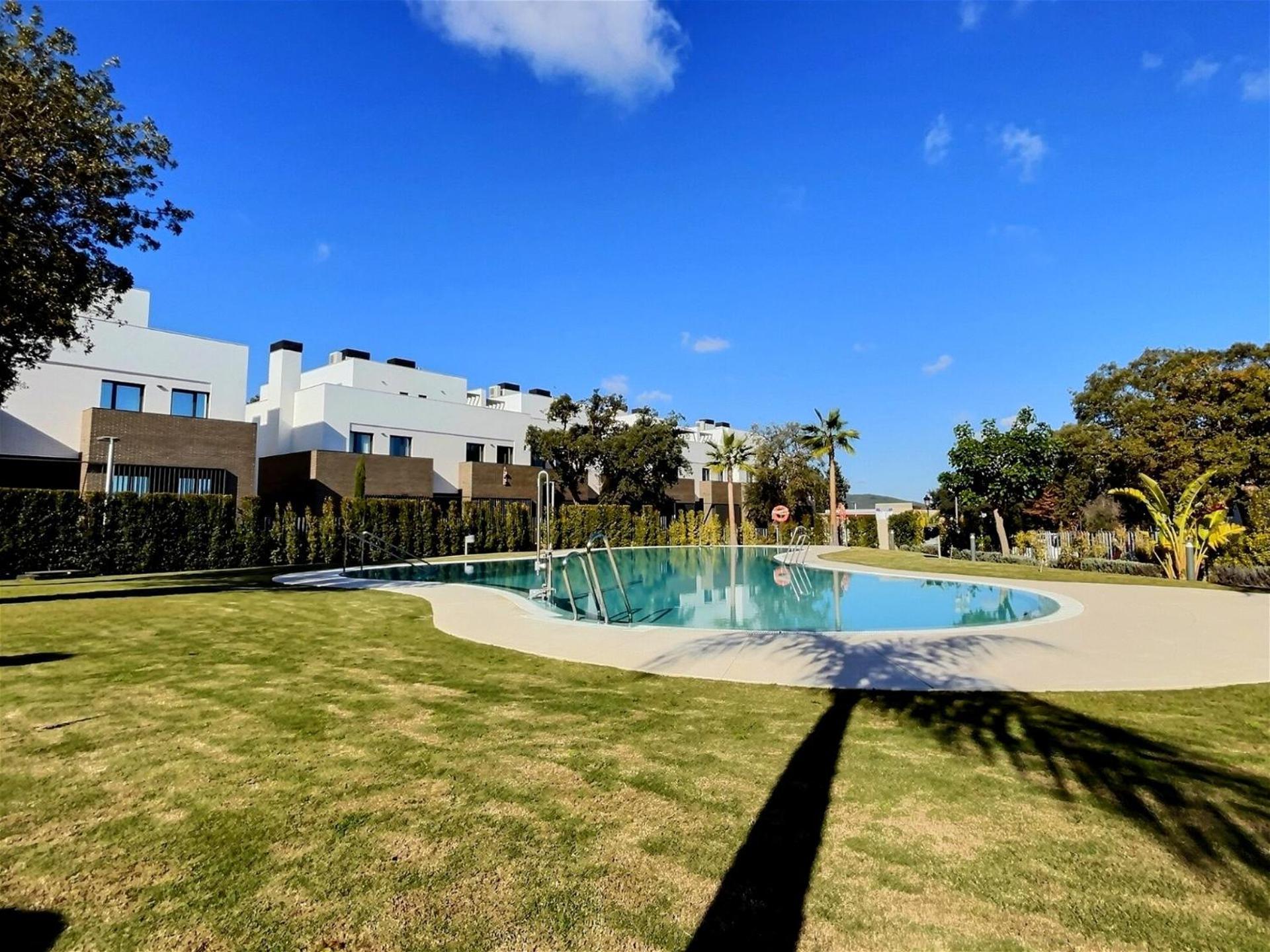 Golf Club, Step Into Elegance With 3-bedroom Luxury Modern Townhouse Close To Sotogrande Ferienhaus San Roque (Andalucia)
