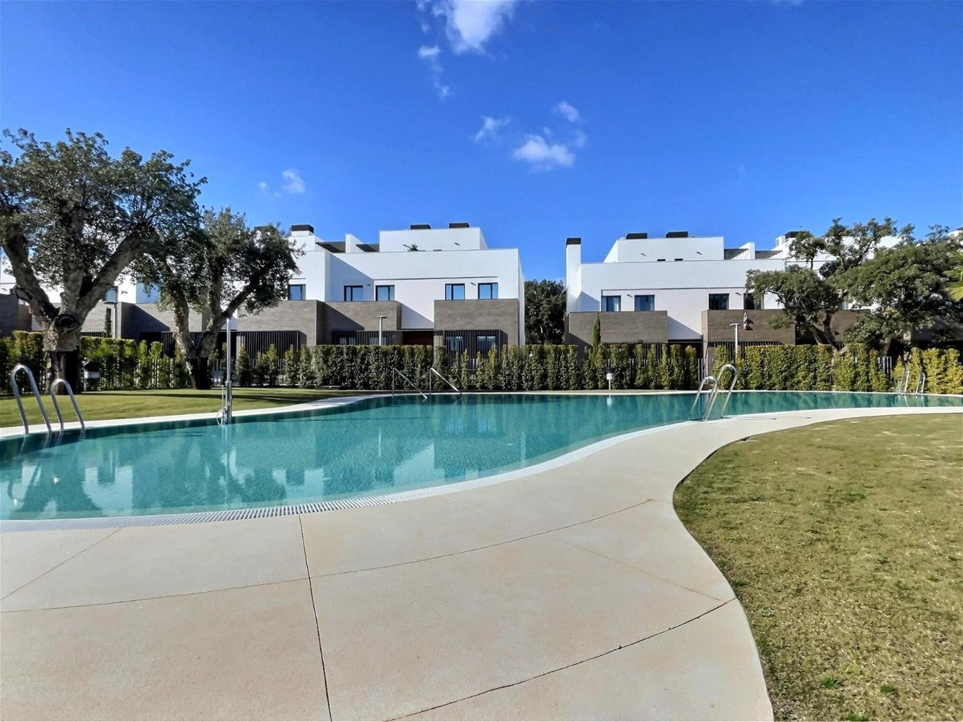 Ferienhaus Golf Club, Step Into Elegance With 3-bedroom Luxury Modern Townhouse Close To Sotogrande San Roque (Andalucia)